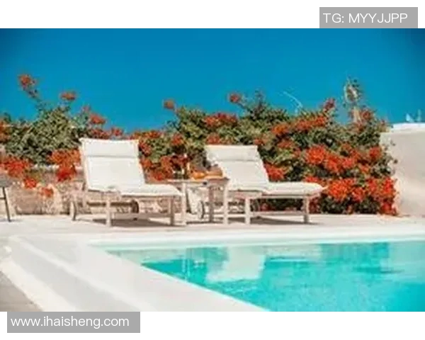 阳光洒满泳池畔,畅享夏日清凉与惬意生活 阳光洒满泳池畔,畅享夏日清凉与惬意生活